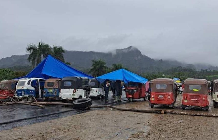  El bloqueo en Rurrenabaque ingresa en su segundo día y los movilizados advierten con la toma del aeropuerto