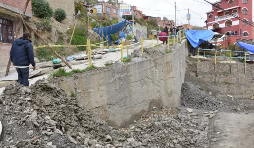  Viviendas a punto de colapsar y familias evacuadas, sigue la emergencia por deslizamientos en La Paz