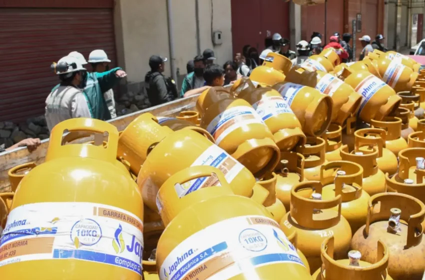  ¡Golpe al contrabando! Incautan 128 garrafas de gas ocultas ilegalmente en El Alto.