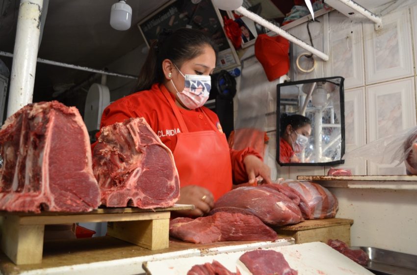  ¡Golpe al bolsillo carnavalero! Así llegan los precios de la carne y el pollo para este Carnavalito en Santa Cruz