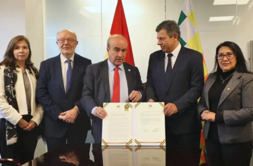  ¡HONOR A LA EDUCACIÓN! EL SENADO CONDECORA A LA OEI POR TRANSFORMAR EL FUTURO DE BOLIVIA