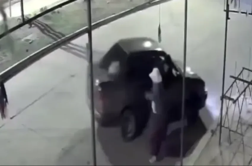  ¡EL ALTO BAJO ASEDIO! BRUTAL ATRACO A UNA MUJER DISPARA EL TERROR EN LAS CALLES